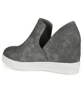 Journee Collection Cardi Wedge Sneaker in Gray Size 10